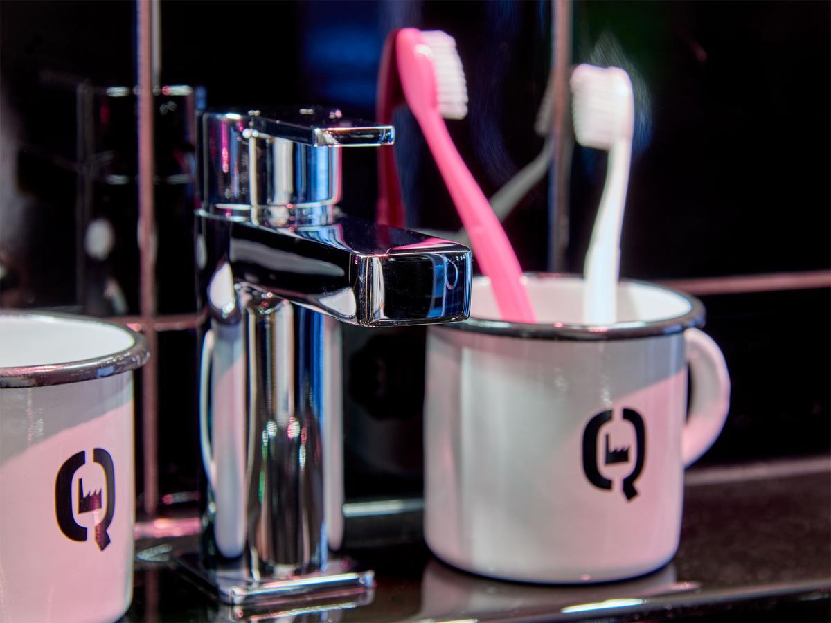 Q-Factory Hotel Amszterdam Kültér fotó